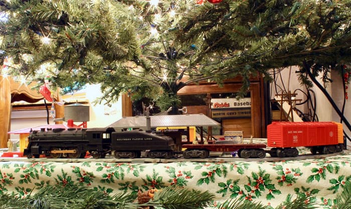 train-set-for-christmas-tree